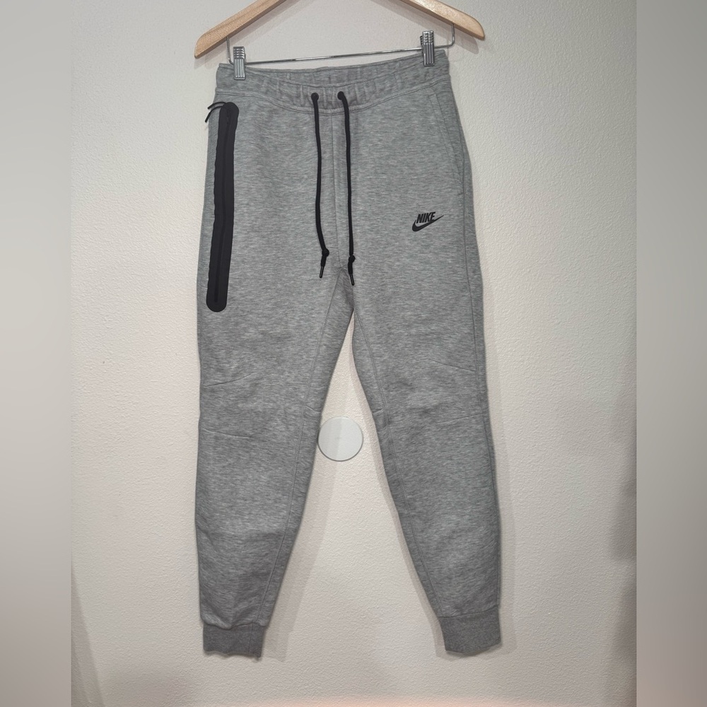 Nike Tech Men’s size S Heather Gray cuffed fleece joggers